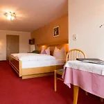 Hotel & Fuegen