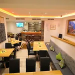 & 3* フューゲン