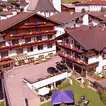 Hotel &