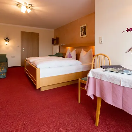 Hotel & Fuegen
