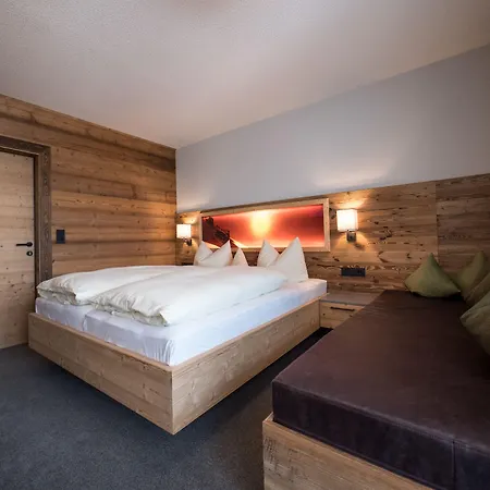 Hotel & Fuegen