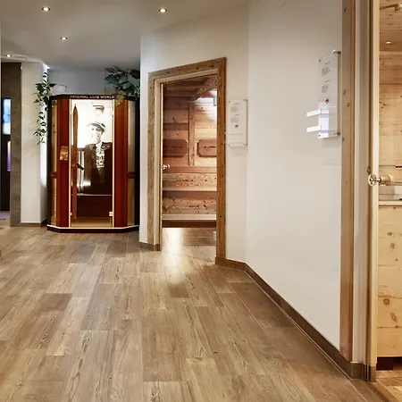 Hotel &