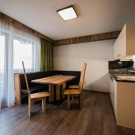 & 3* Fuegen