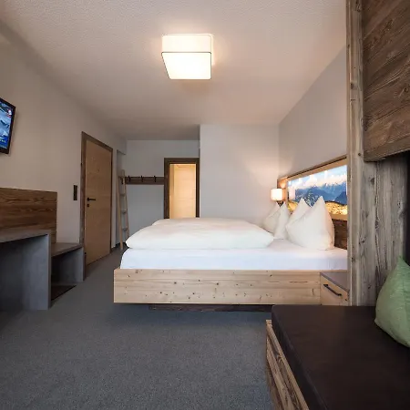 & Mit Otel 3*